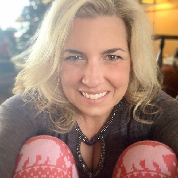 Meet your Posher, Gretchen - Picture 1 of 2